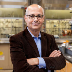 عمر ياغي.. ثاني عربي يفوز بجائزة نوبل للكيمياء