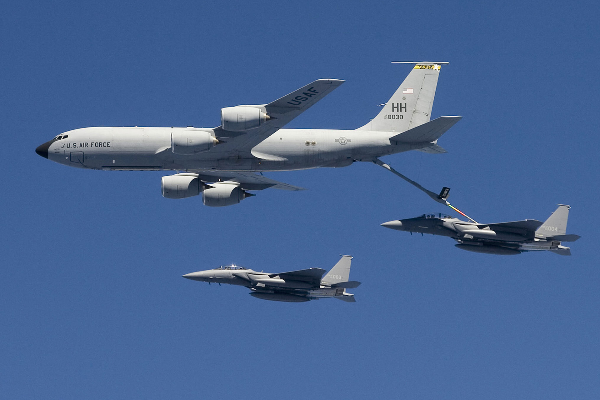 لماذا تتصاعد أهمية طائرات التزود بالوقود في الحروب المعاصرة؟