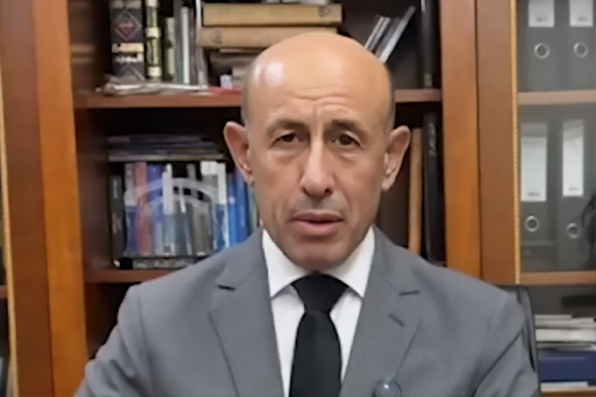 زياد زهر الدين يثير الجدل بشأن حقيقة مغادرته منصب القنصل السوري بدبي