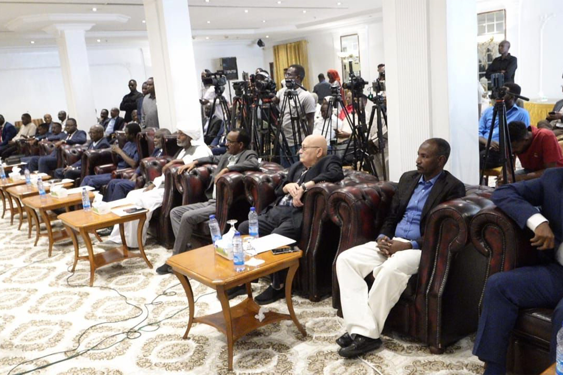 سعي في السودان للتوافق الداخلي ورفض الحلول الخارجية