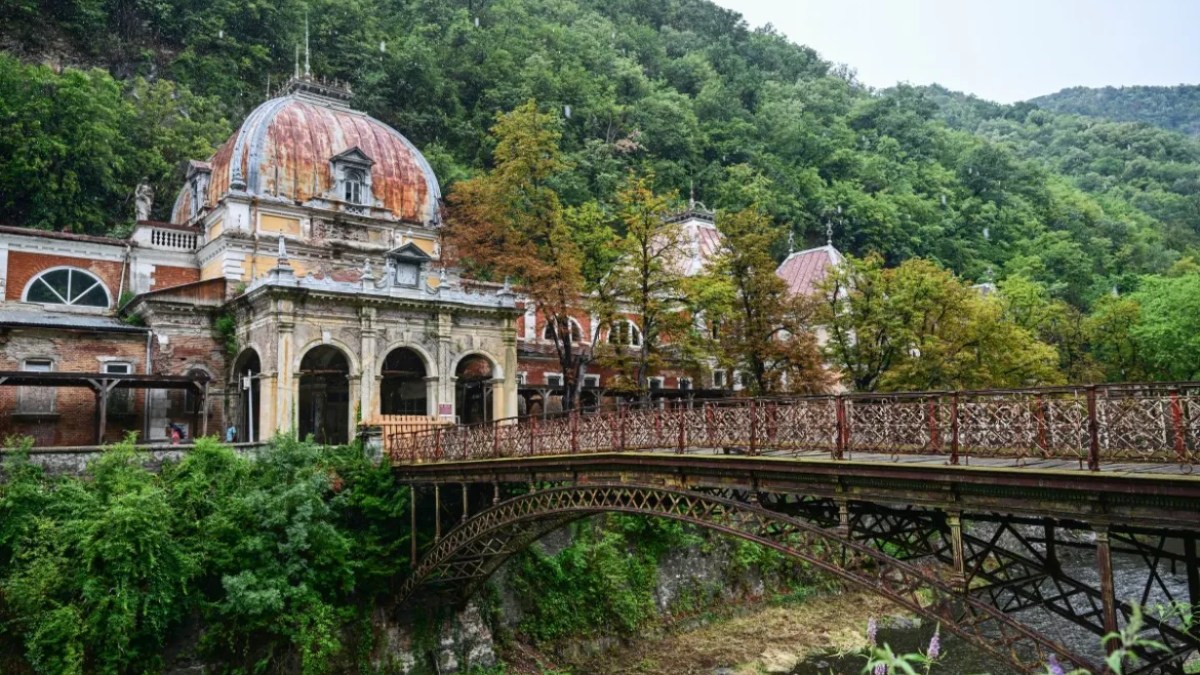 حمامات نبتون الإمبراطورية في رومانيا من منتجع الأباطرة إلى موقع تاريخي مهجور