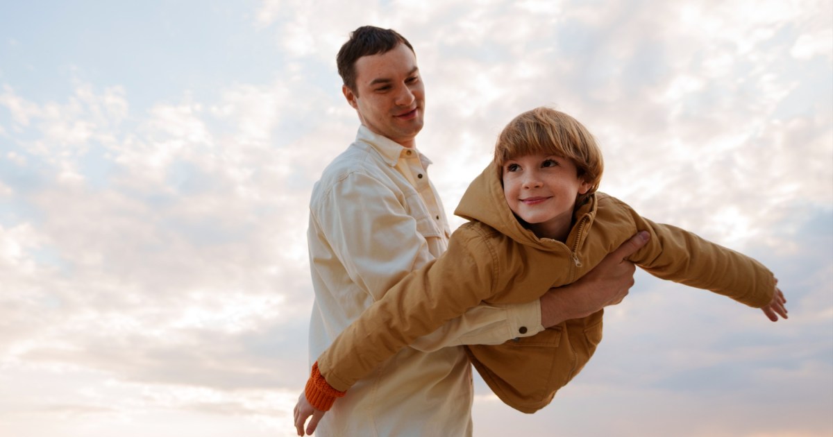 إن غاب الأب ماذا يحدث للأطفال؟ حضوره لا يقل عن الأمهات