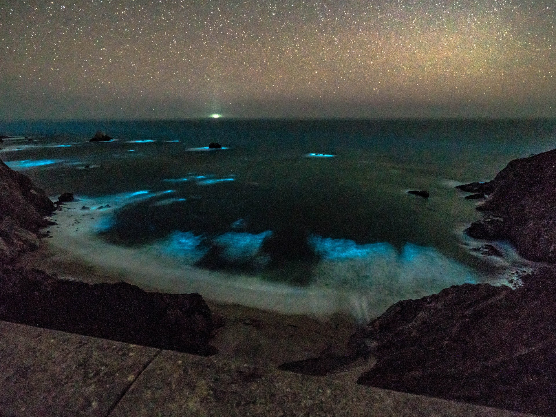 دراسة: المحيطات تفقد اخضرارها بسبب الاحتباس الحراري