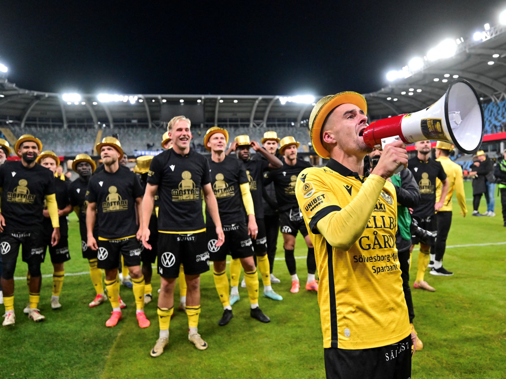 فريق مغمور يهدي لقب الدوري السويدي لبلدة يسكنها 1485 نسمة