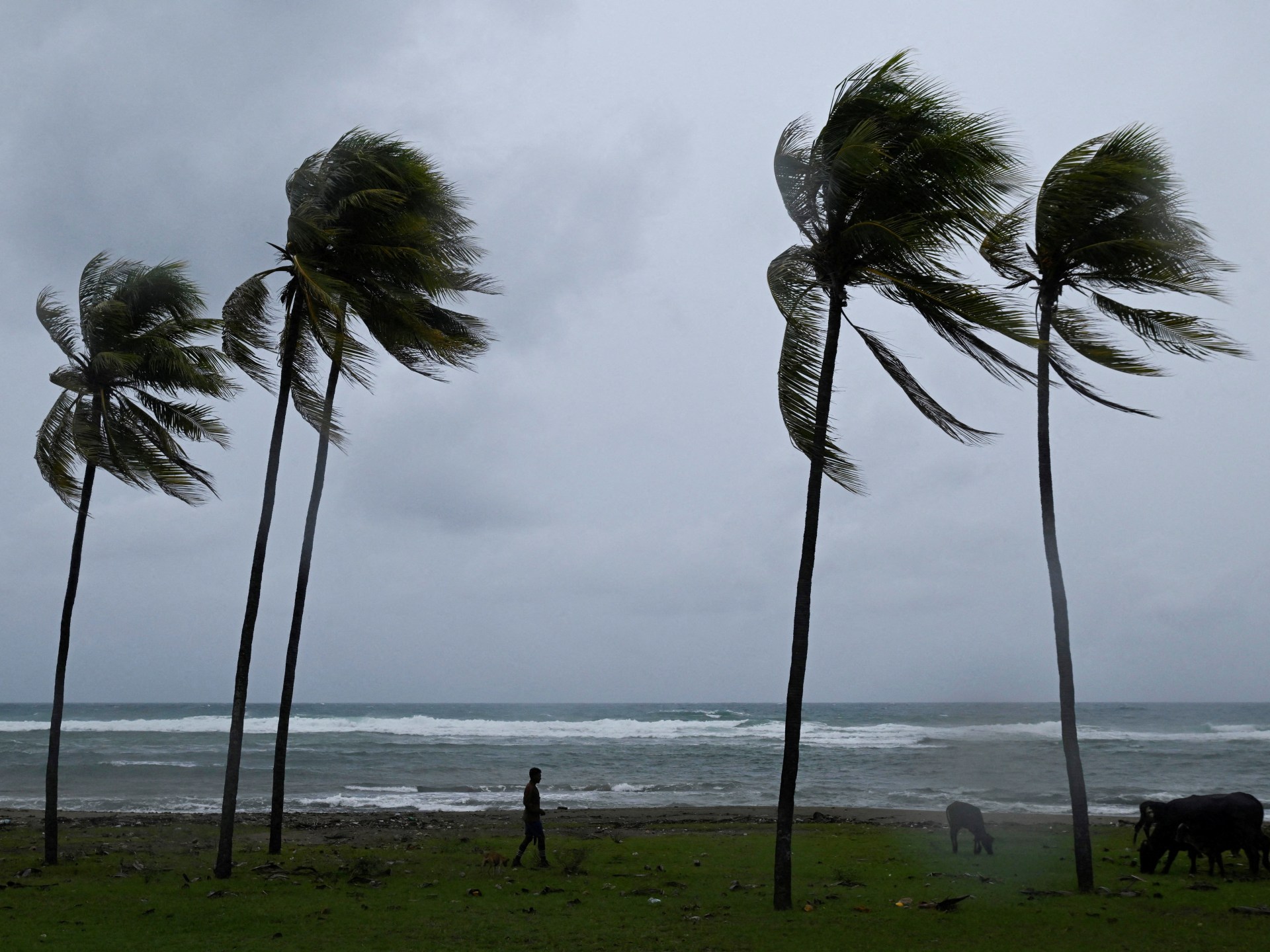 إعصار ميليسا يضرب سواحل كوبا بعد أضرار جسيمة خلفها في جامايكا