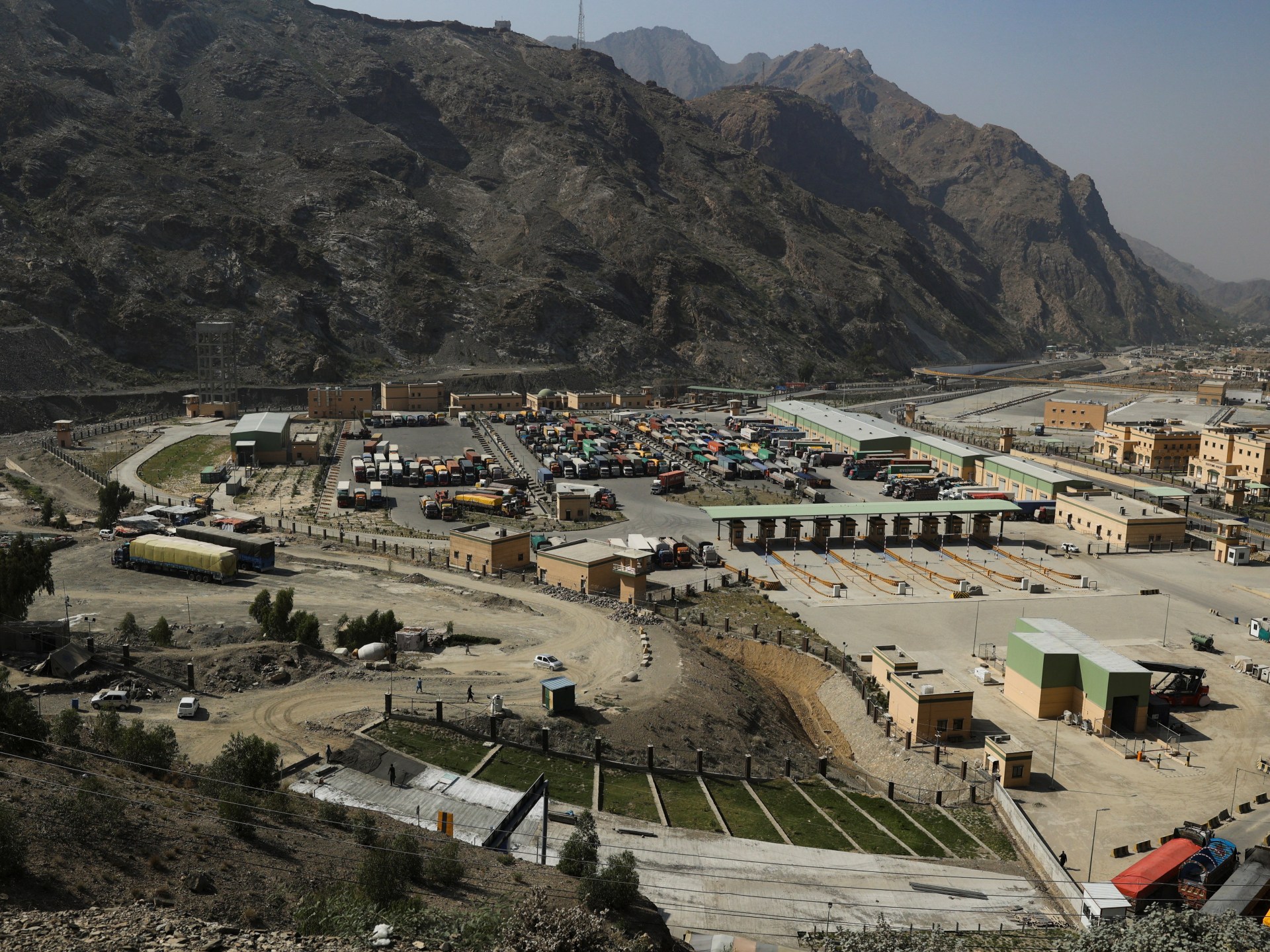 وفد أفغاني يتوجه اليوم للدوحة لبحث الأزمة مع باكستان وشريف مستعد للحوار