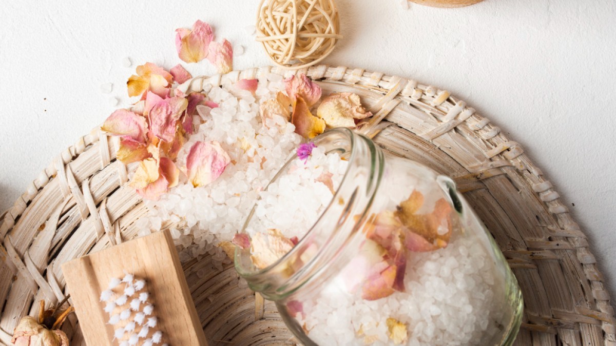 حمام دافئ وملح إبسوم القديم.. وصفة العافية التي لا تبطل