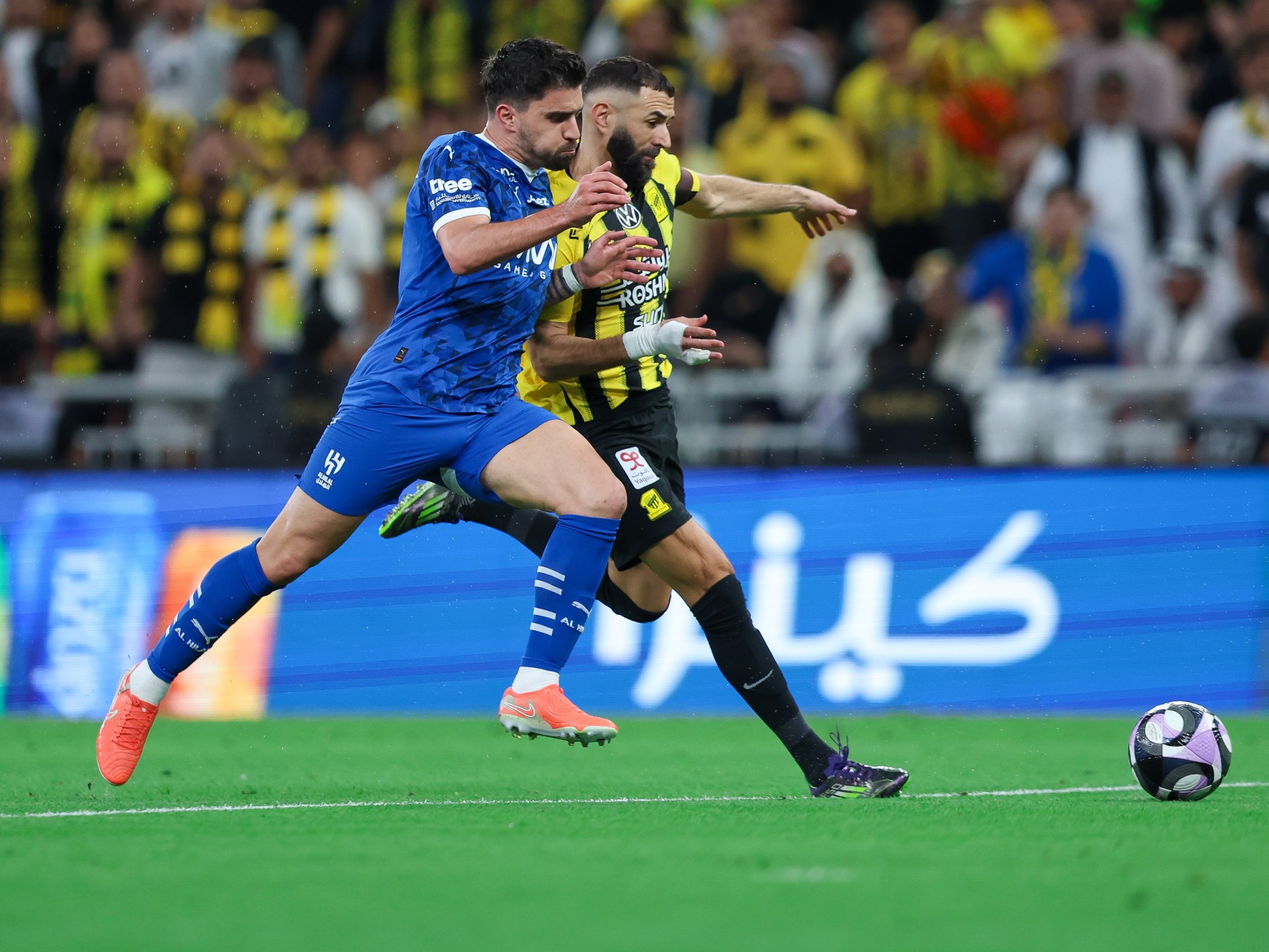 موعد مباراة الاتحاد ضد الهلال في الدوري السعودي والقنوات الناقلة والتشكيلتان المتوقعتان