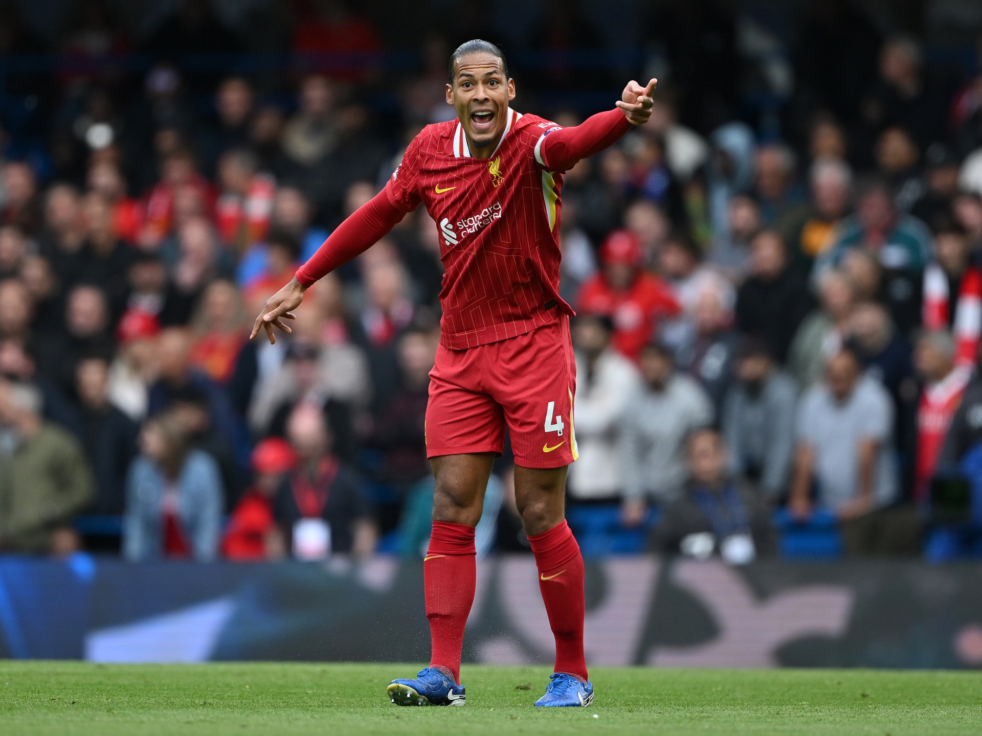 فان دايك قلق من أداء ليفربول الباهت رغم إنفاقه الضخم