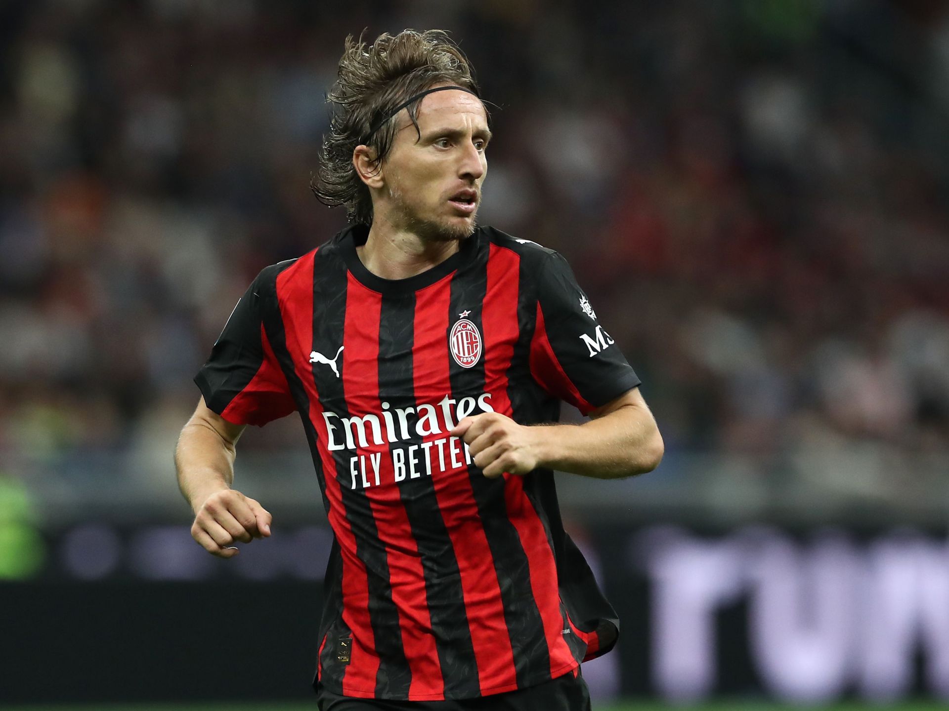 تجاهل ميسي ورونالدو.. مودريتش يكشف قائمة أساطيره الخمسة