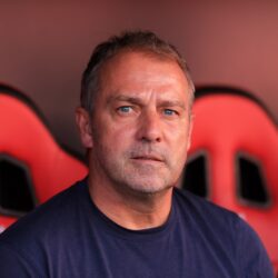 فليك يحلم بتكرار إنجاز 6 مدربين سابقين لبرشلونة