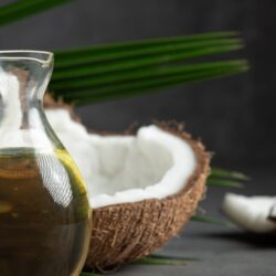 هل يمنح زيت جوز الهند سمرة طبيعية أم حروقا خفية؟