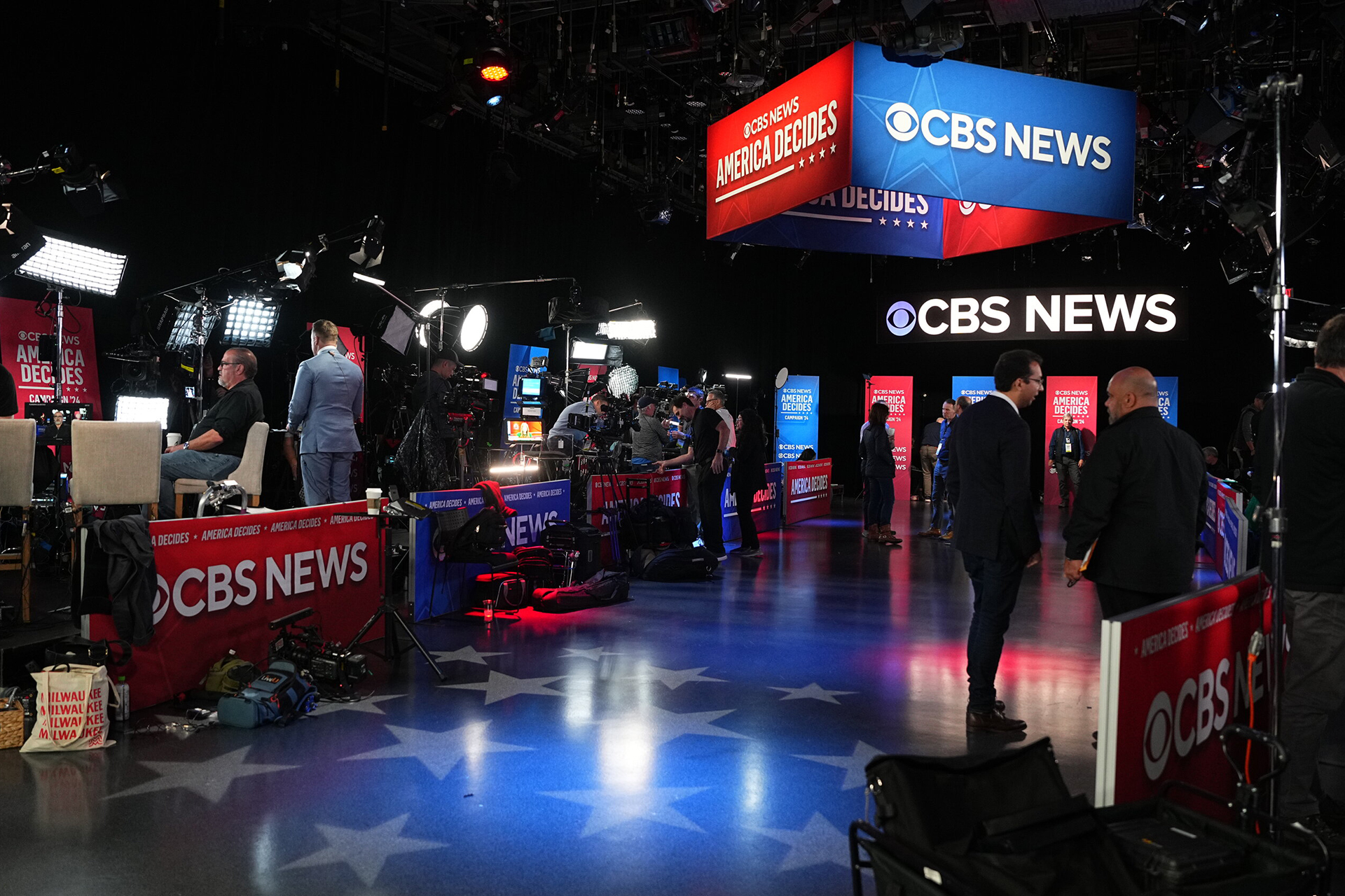 صحفيو شبكة "سي بي إس" يفقدون وظائفهم ضمن خطة لتسريح 2000 موظف