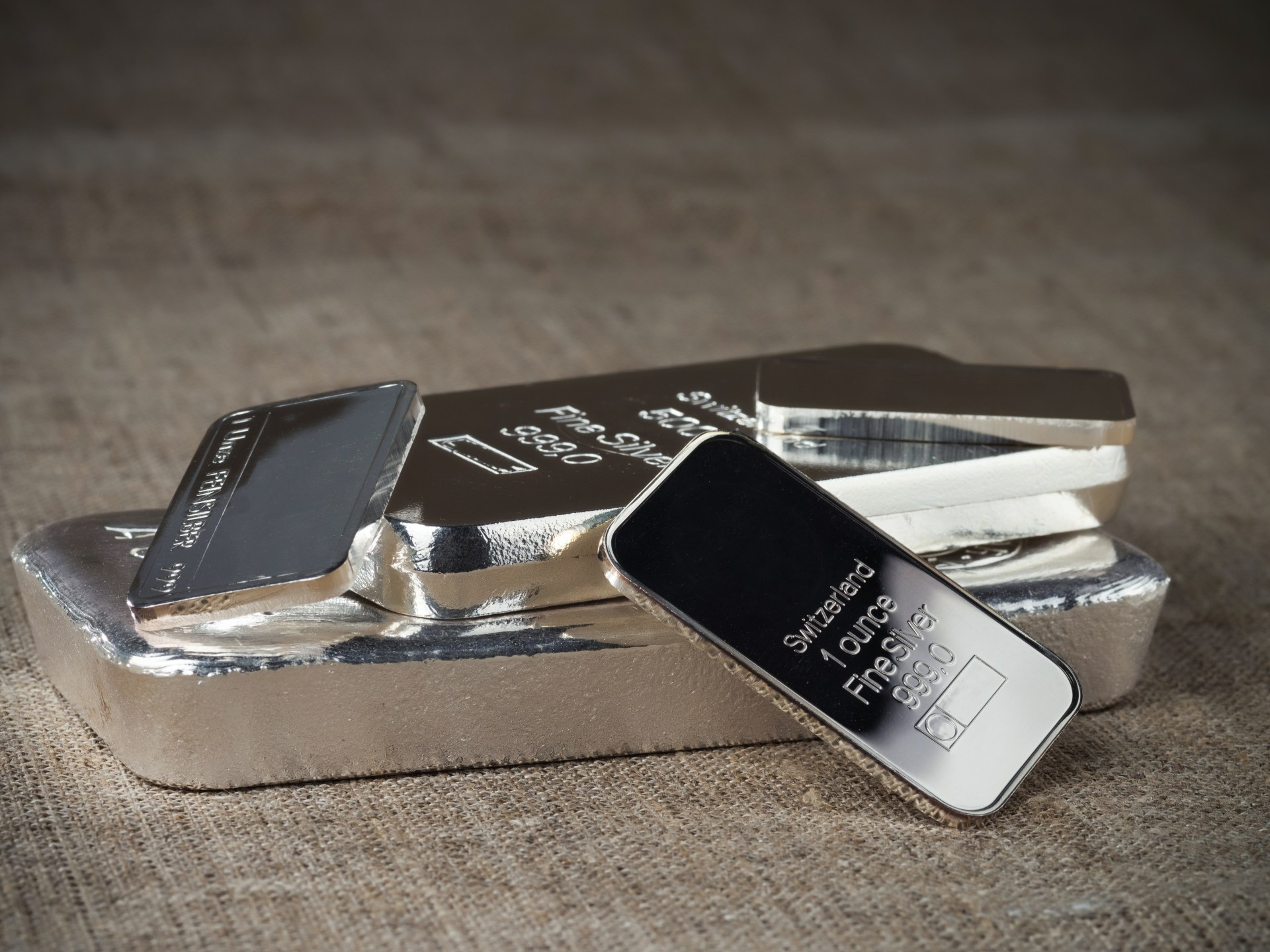 4 أسباب تفسر ارتفاع الفضة في 2025