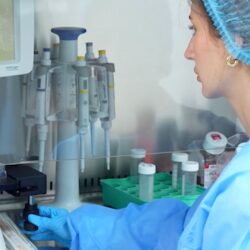 شاهد كيف يسعى هذا المركز بأبوظبي من خلال الذكاء الاصطناعي لرسم ملامح طب المستقبل