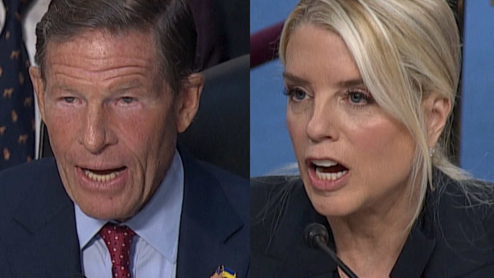 مشادة حادة بين المدعية العامة الأمريكية وسيناتور ديمقراطي في الكونغرس.. شاهد السبب