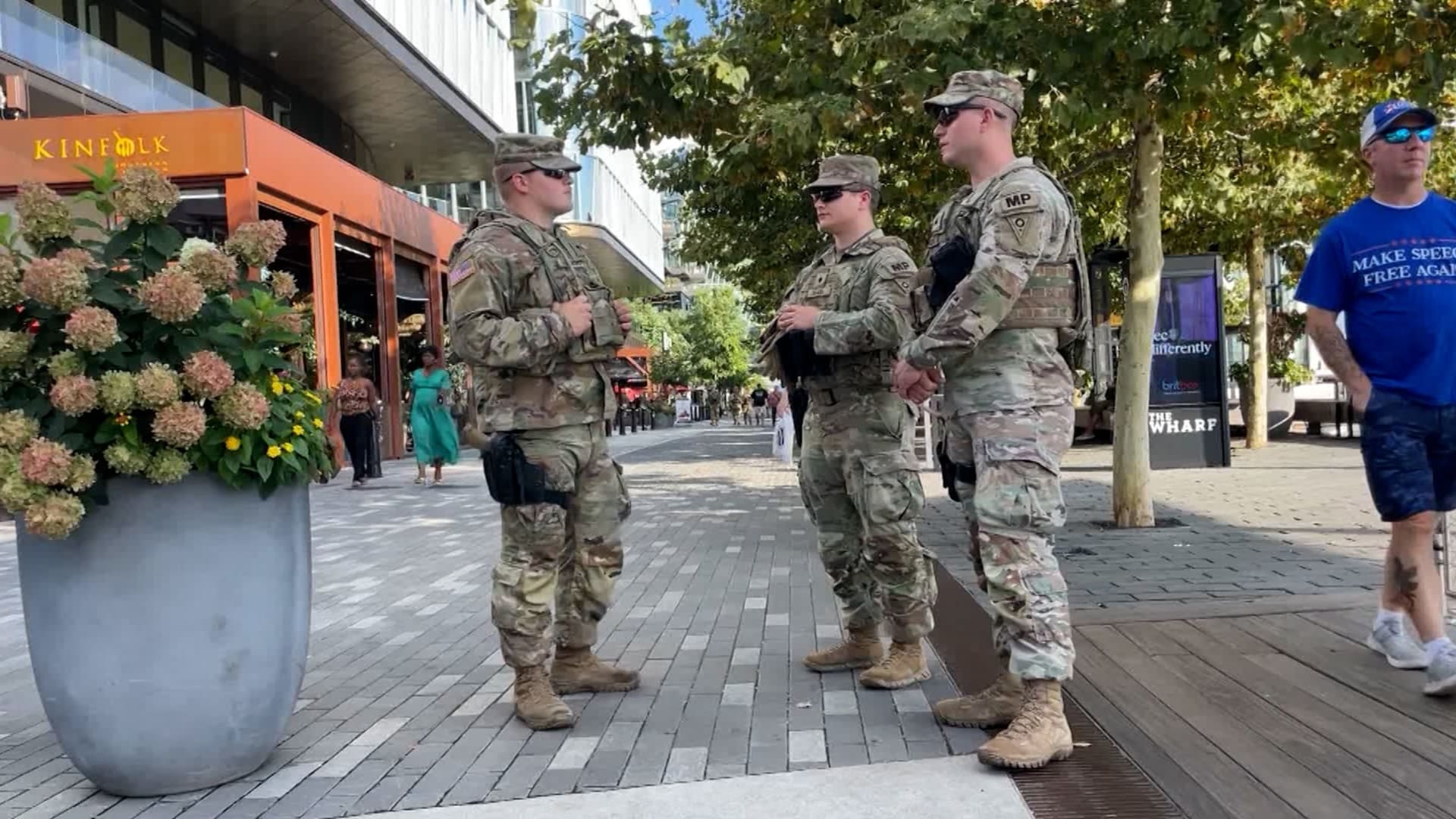 بعدما لوّح ترامب باستخدامه.. ما هو قانون مكافحة التمرد بأمريكا؟