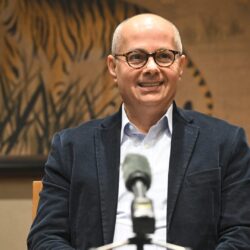 ماذا نعلم عن عمر ياغي بعد فوزه بجائزة نوبل للكيمياء؟