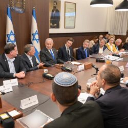 مصادر لـCNN: حكومة إسرائيل تجتمع للتصويت على اتفاق وقف إطلاق النار بحضور كوشنر و ويتكوف