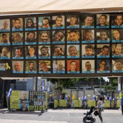 نتنياهو يلمح لأول مرة بعدم إمكانية عودة جميع الرهائن المتوفين من غزة