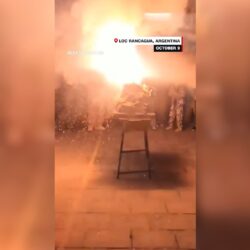 كارثة أمام الكاميرا.. لحظة انفجار أثناء تجربة علمية بمدرسة في الأرجنتين