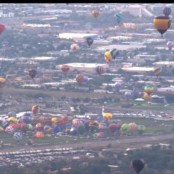 مئات المناطيد تُشكّل سماء ولاية نيو مكسيكو بمشهدية مذهلة.. تعرّف على السبب؟