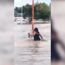 مأساة بالمكسيك.. أمطار غزيرة وفيضانات تودي بحياة أشخاص وتُغرق المدن