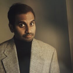 عزيز أنصاري يدافع عن مشاركته بمهرجان "الرياض الكوميديا"