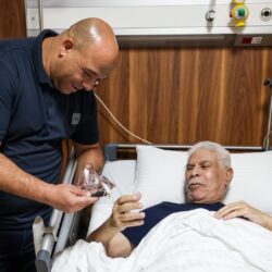 مصر.. ما الهدية التي قدمها وفد النادي الأهلي إلى حسن شحاتة في المستشفى؟