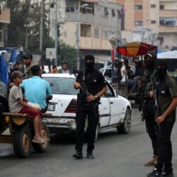 غزة بعد وقف إطلاق النار.. حماس تشتبك مع مسلحين وعشائر وتلاحق "عملاء" وتنشر عناصرها