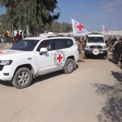 الجيش الإسرائيلي: الصليب الأحمر أكد أن الرهائن الـ13 في عهدته وهم في طريقهم إلينا