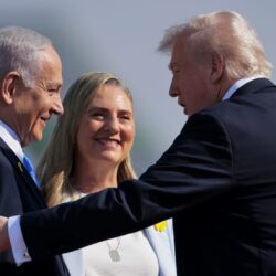 مصر تُعلن مشاركة نتنياهو ومحمود عباس في قمة شرم الشيخ