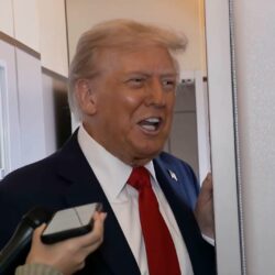 صحفي لترامب: كيف يساعدك إنهاء حرب روسيا وأوكرانيا في دخول الجنة؟.. شاهد رده