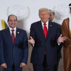 "حرب الإبادة وضعت أوزارها".. أنور قرقاش يشيد بنجاح ترامب في إنهاء الصراع في غزة