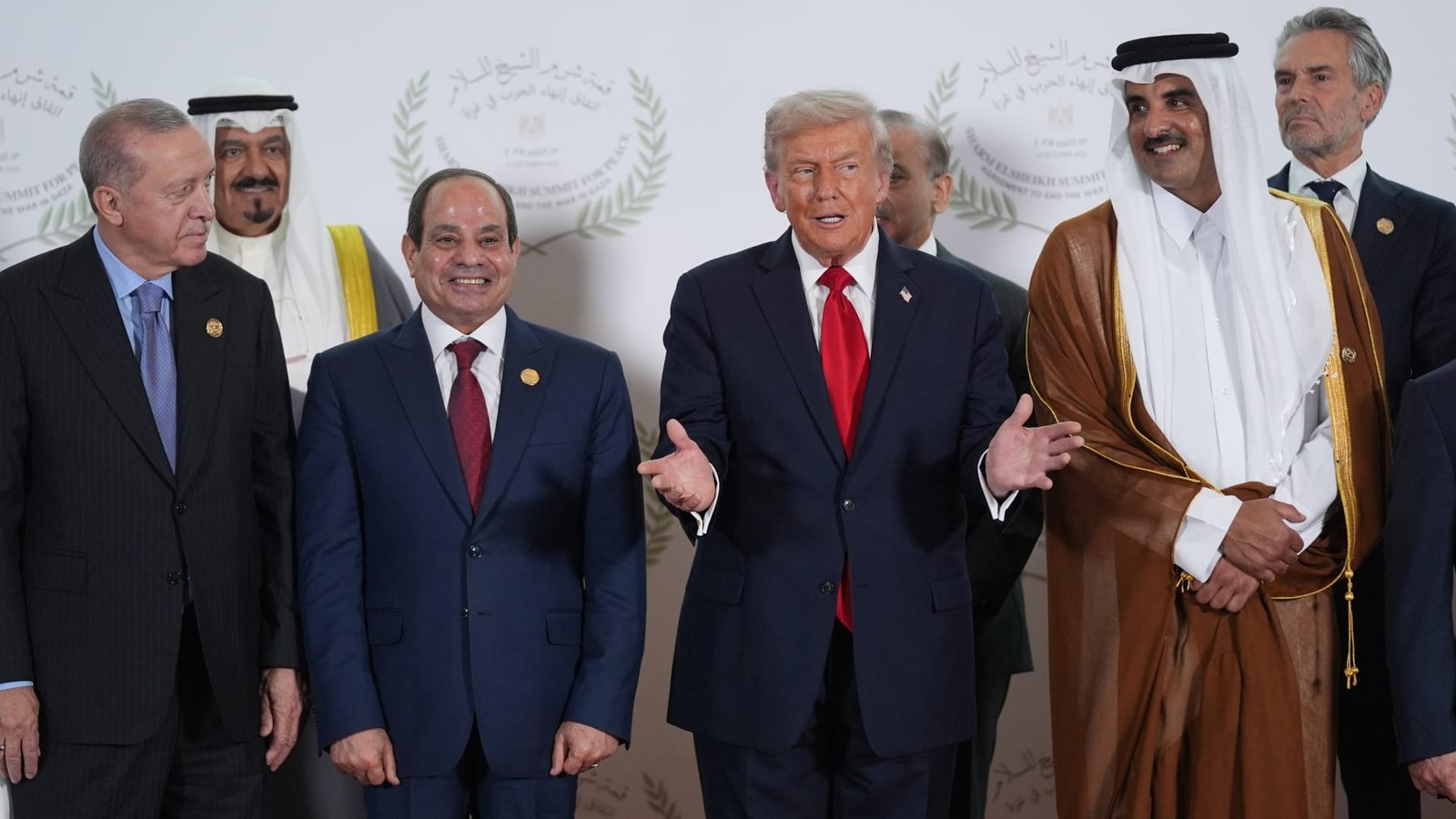 "حرب الإبادة وضعت أوزارها".. أنور قرقاش يشيد بنجاح ترامب في إنهاء الصراع في غزة 3 312452