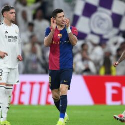 برشلونة يكشف طبيعة إصابة ليفاندوفسكي.. هل سيغيب عن مواجهة ريال مدريد؟