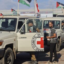 الصليب الأحمر يسلم جثامين 45 فلسطينيًا من إسرائيل لمستشفي في غزة