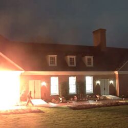 فيديو جديد يُظهر لحظة إشعال رجل النار في قصر شابيرو حاكم بنسلفانيا