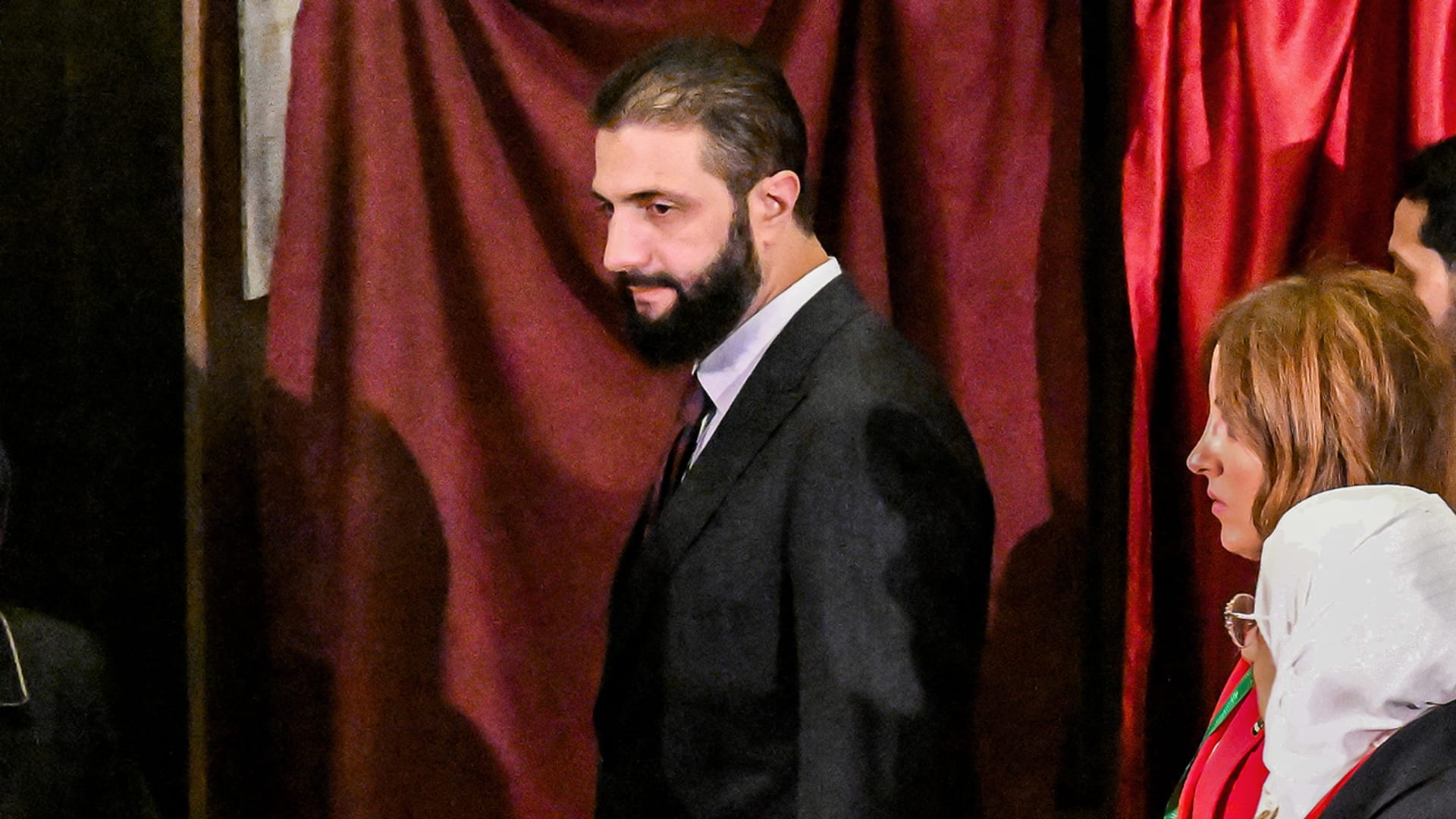 سوريا.. أحمد الشرع يثير تكهنات بزيارته روسيا حول المطالبة بتسليم بشار الأسد