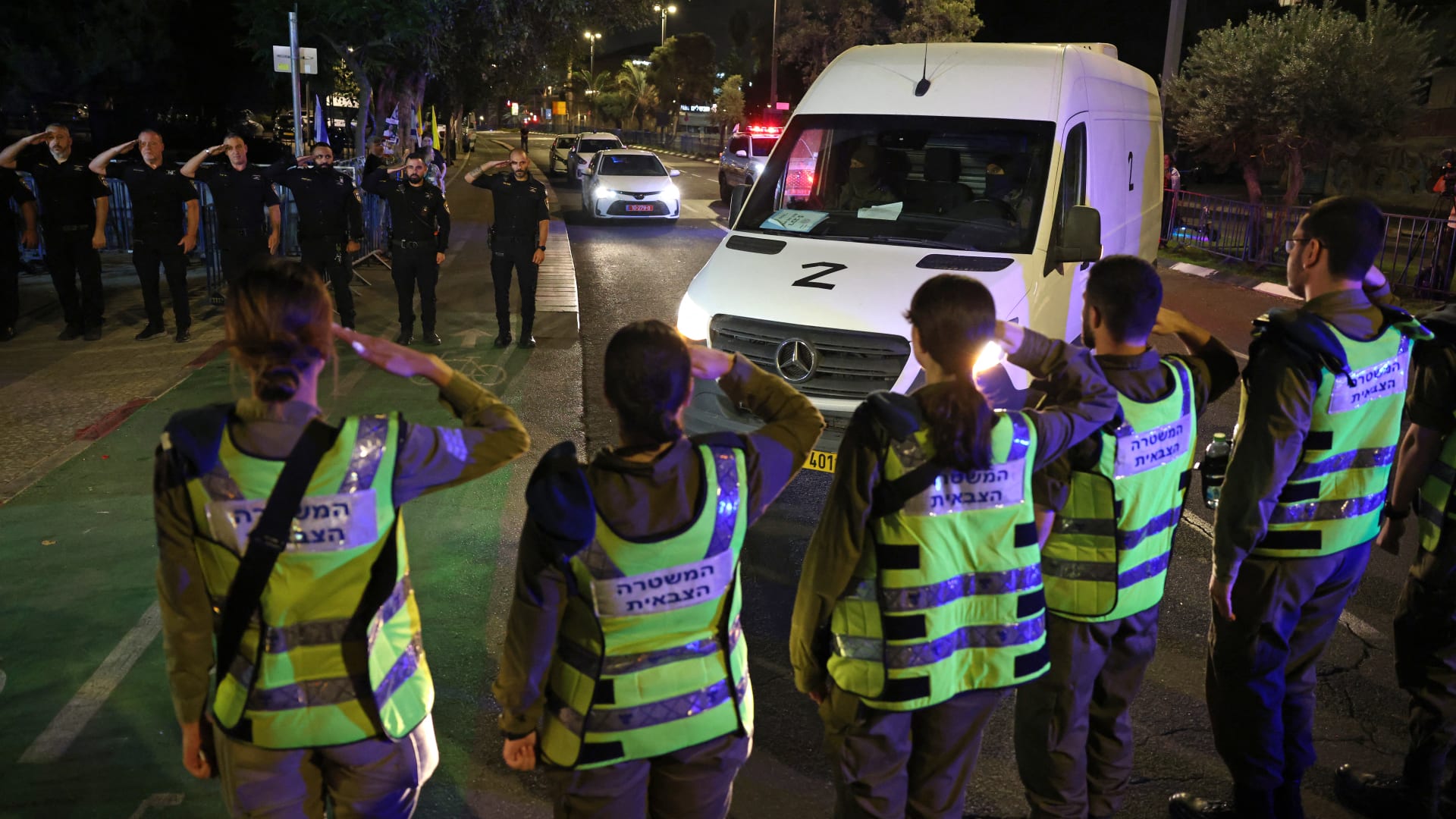 عائلات تكشف أسماء 3 من الرهائن الـ4 المتوفين الذين عادوا من غزة الثلاثاء