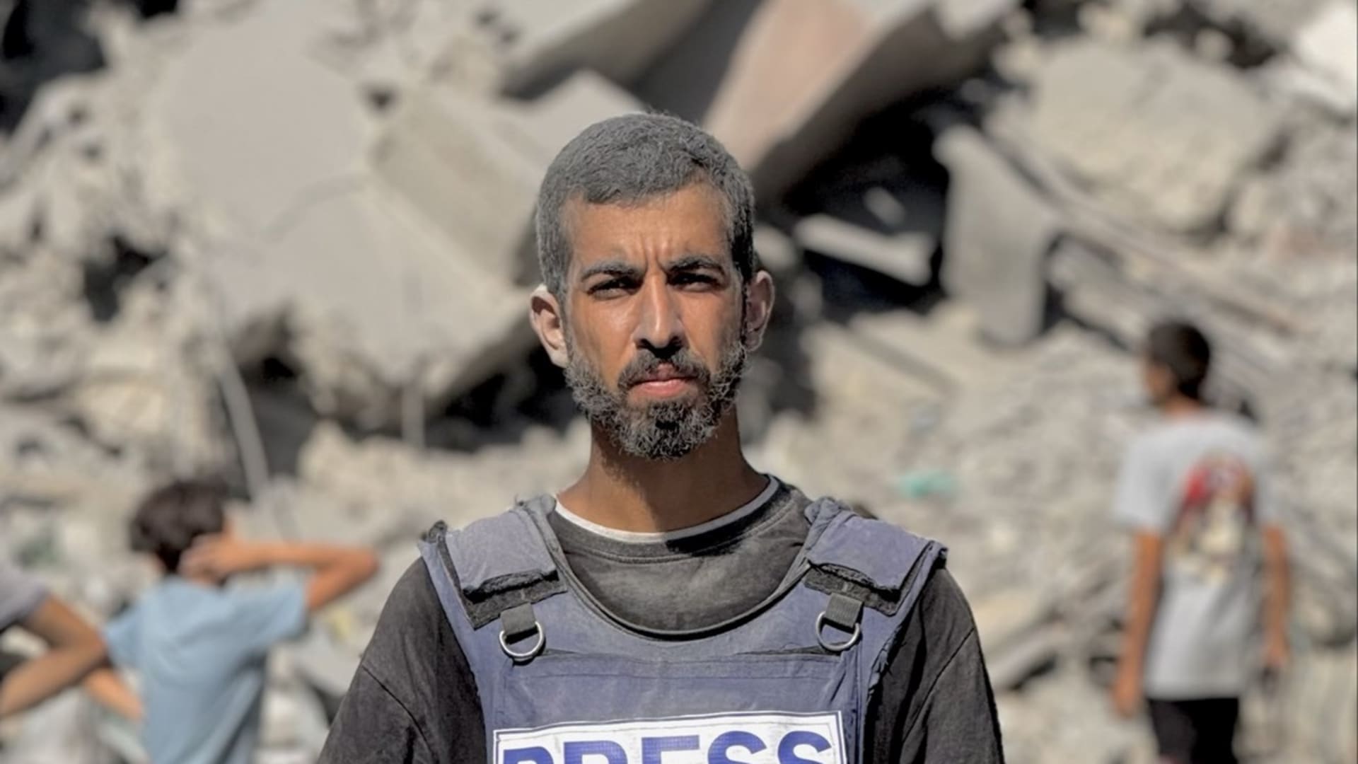 فيديو متداول للصحفي صالح الجعفراوي.. هل "وثق مقتله بكاميرته"؟