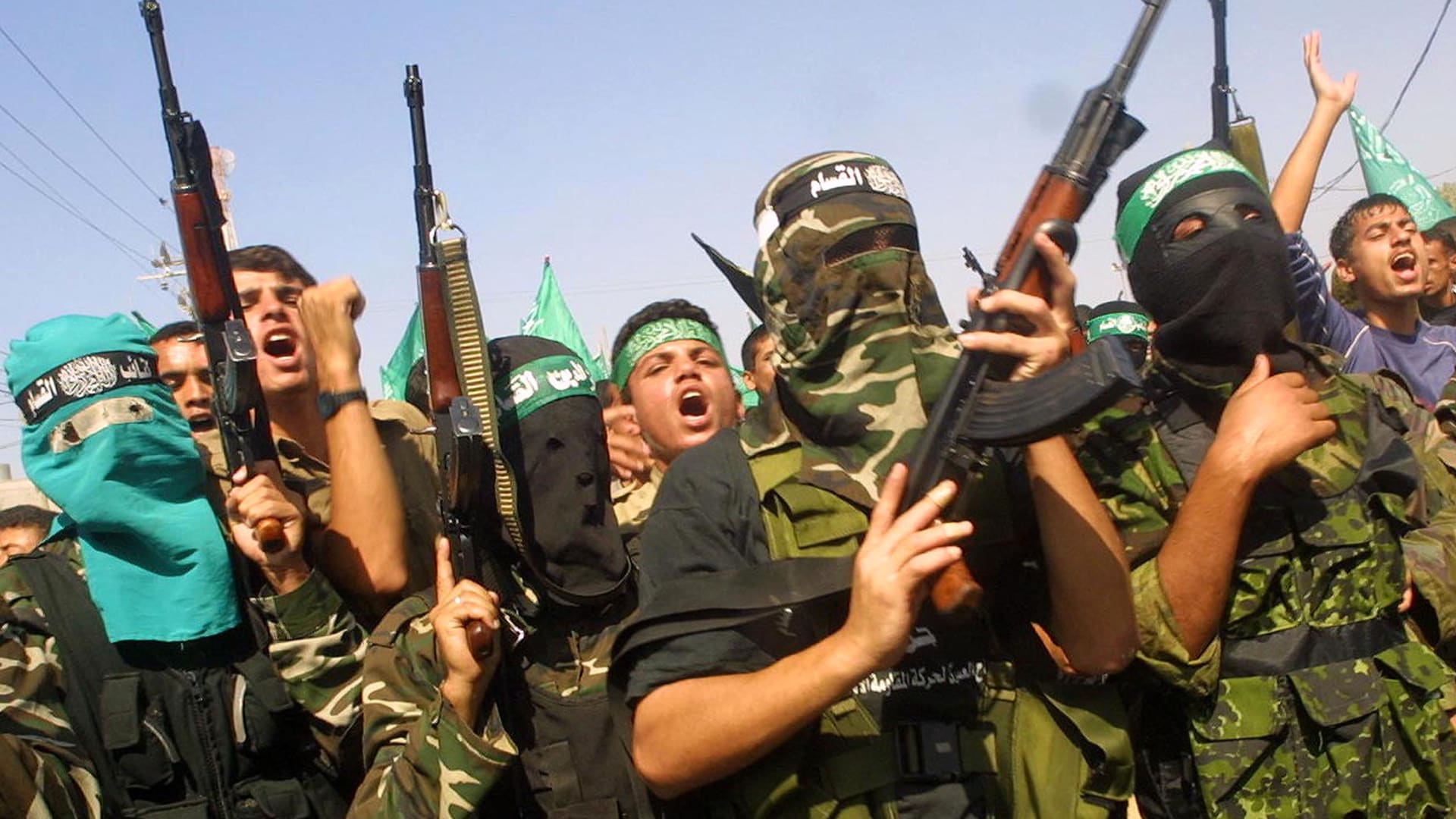 لوّحت بالعقاب.. "حماس" تدعو سكان غزة لتسليم المتعاملين مع إسرائيل