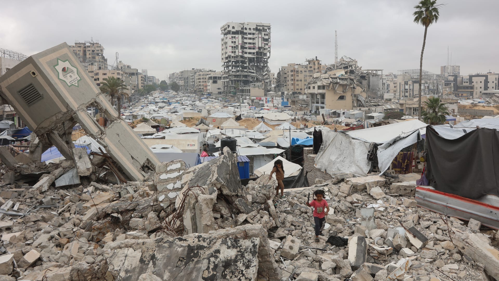 وصول جثامين 45 فلسطينيًا إضافيًا إلى قطاع غزة