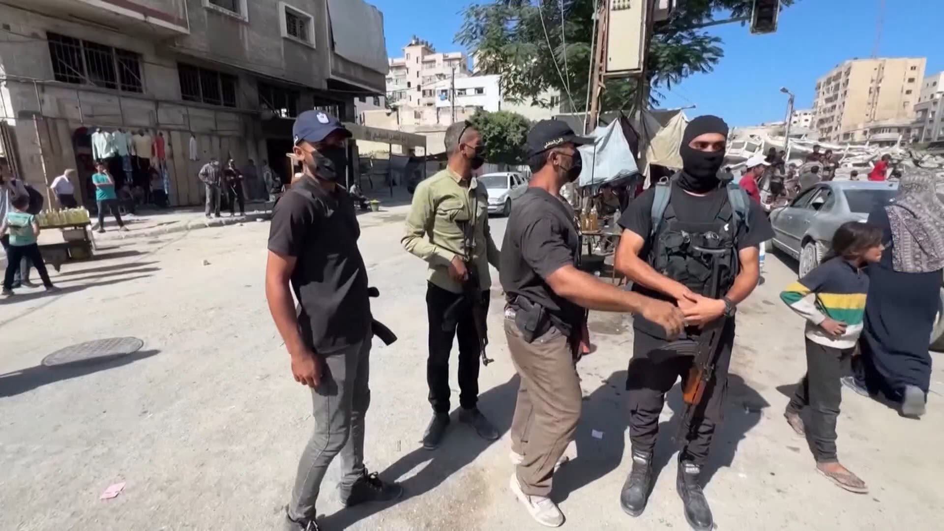 فيديو يظهر مسلحين من حماس ينفذون عمليات إعدام في غزة