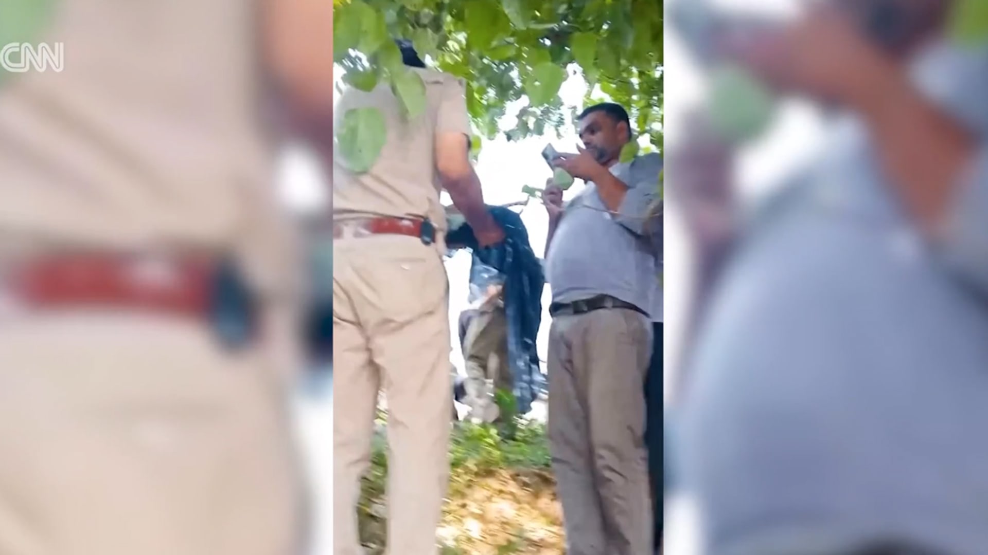 دفنت حية وحفرت بيديها التراب.. حدث أغرب من الخيال لطفله حديثة الولادة