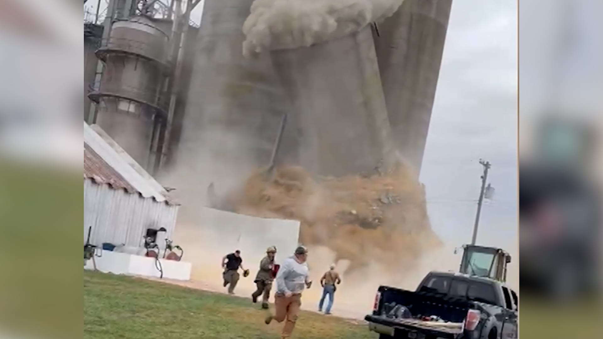 لحظة مرعبة لانهيار صومعة حبوب في أمريكا