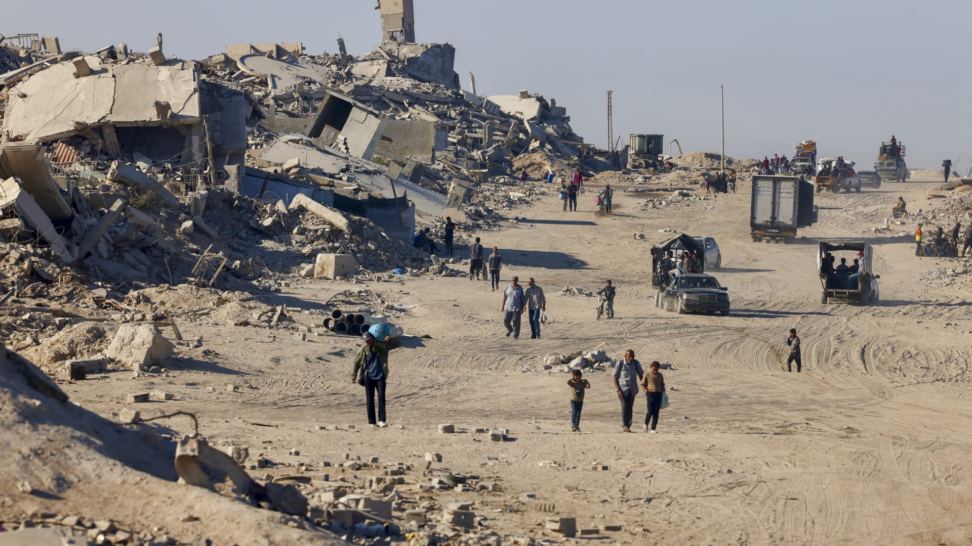 مصادر: مقتل 10 فلسطينيين خلال العودة لمنازلهم بشمال غزة في قصف.. والجيش الإسرائيلي يرد