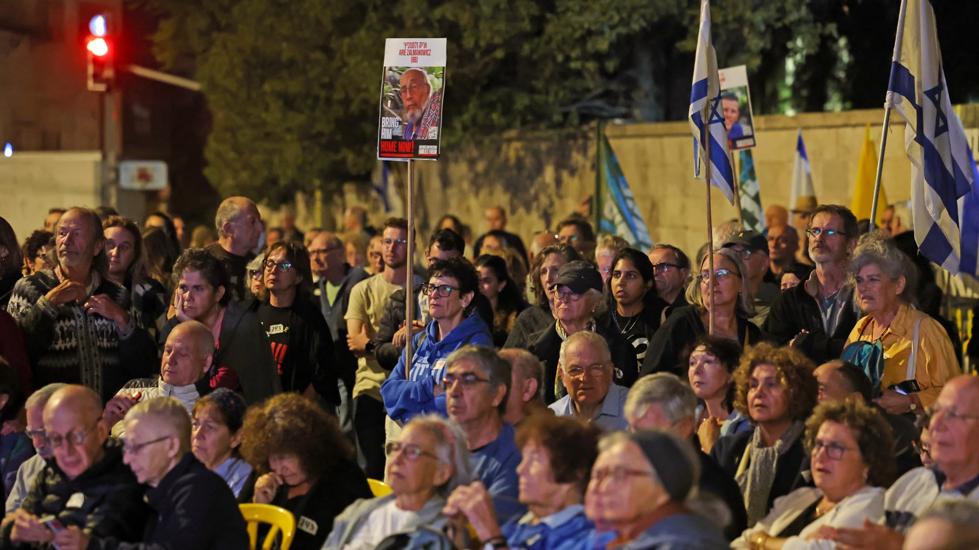 إسرائيل تتسلم جثتي رهينتين في غزة عبر الصليب الأحمر