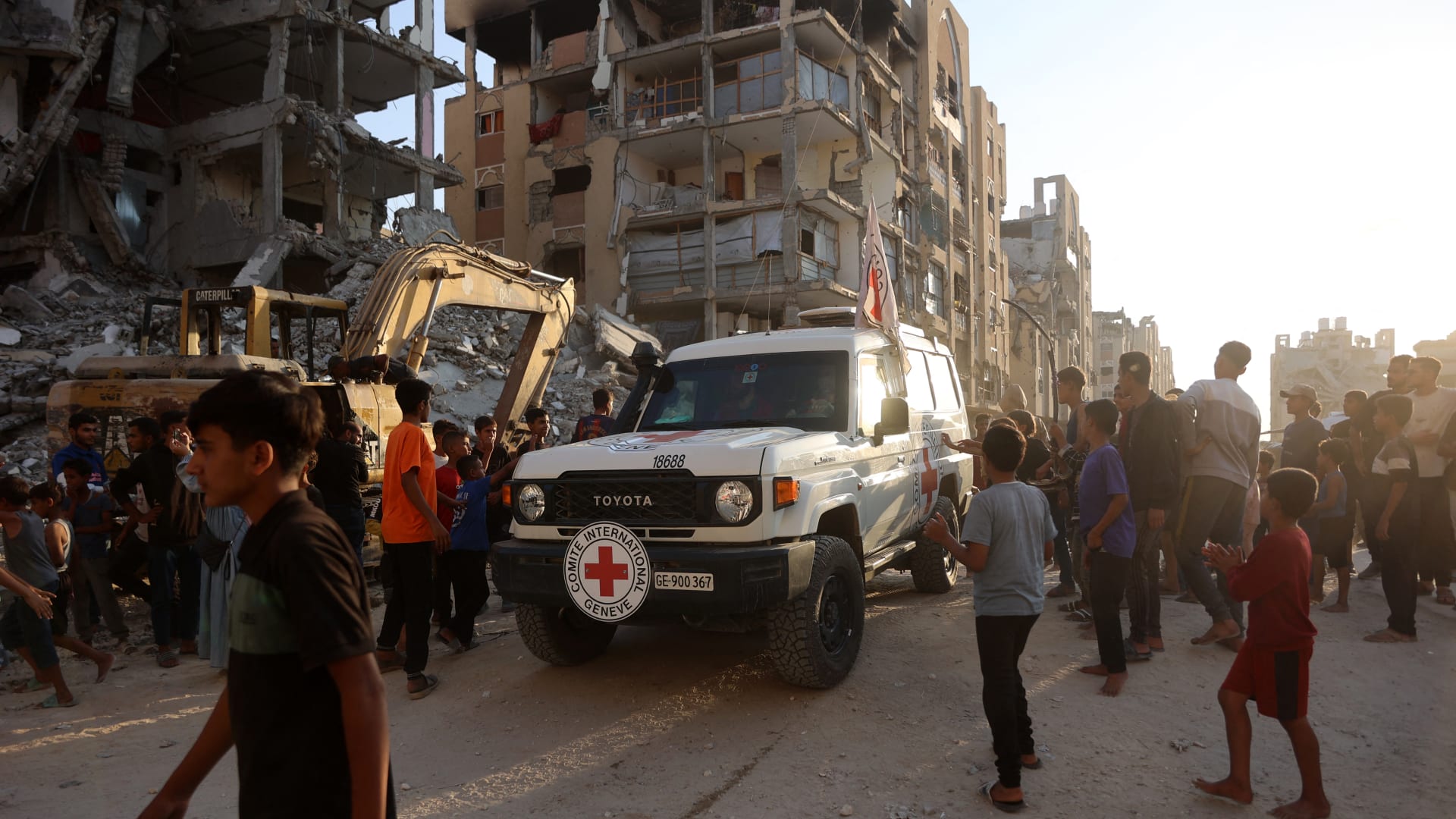 كشف هوية جثة رهينة واحدة من اثنتين سلمتهما حماس لإسرائيل السبت