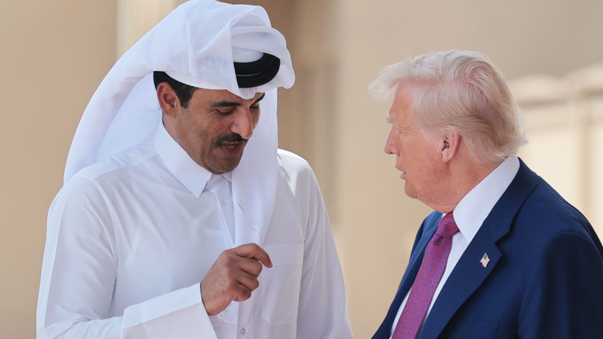 أهمية قطر وكواليس علاقة أميرها مع ترامب.. نظرة فاحصة وماذا يقول النقاد؟